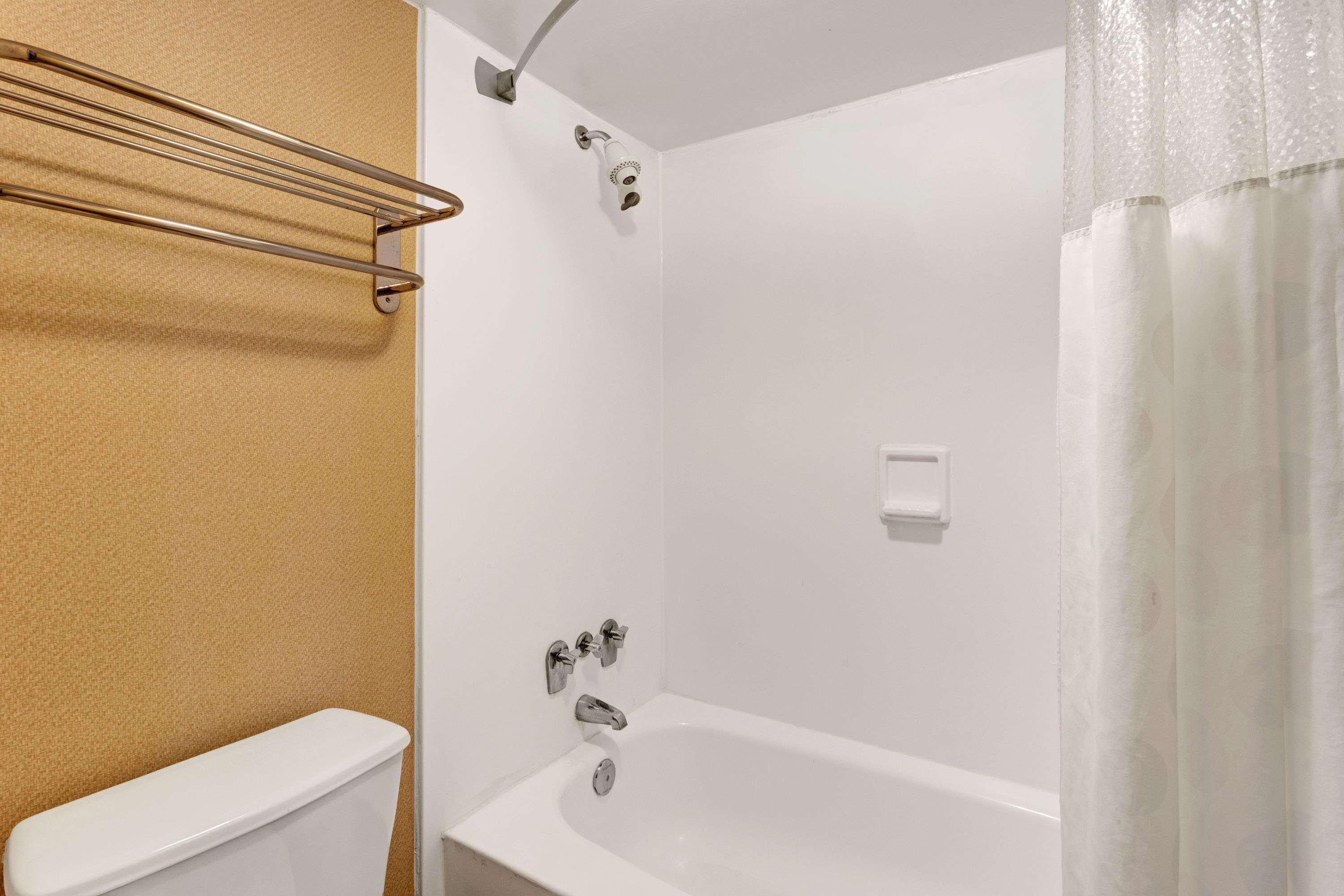 Ramada By Wyndham Baltimore West Eksteriør bilde