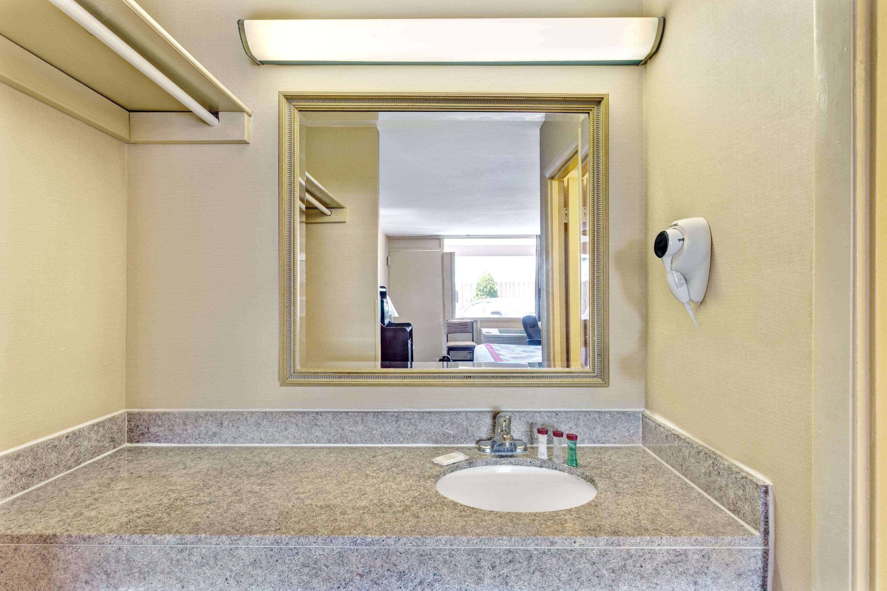 Ramada By Wyndham Baltimore West Eksteriør bilde