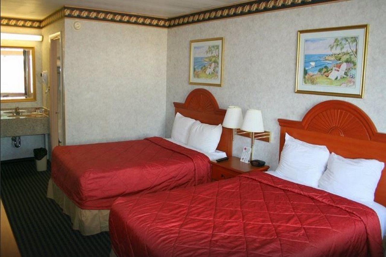 Ramada By Wyndham Baltimore West Eksteriør bilde